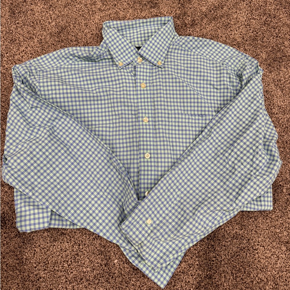 Vineyard Vines Men’s Large Performance Button Down